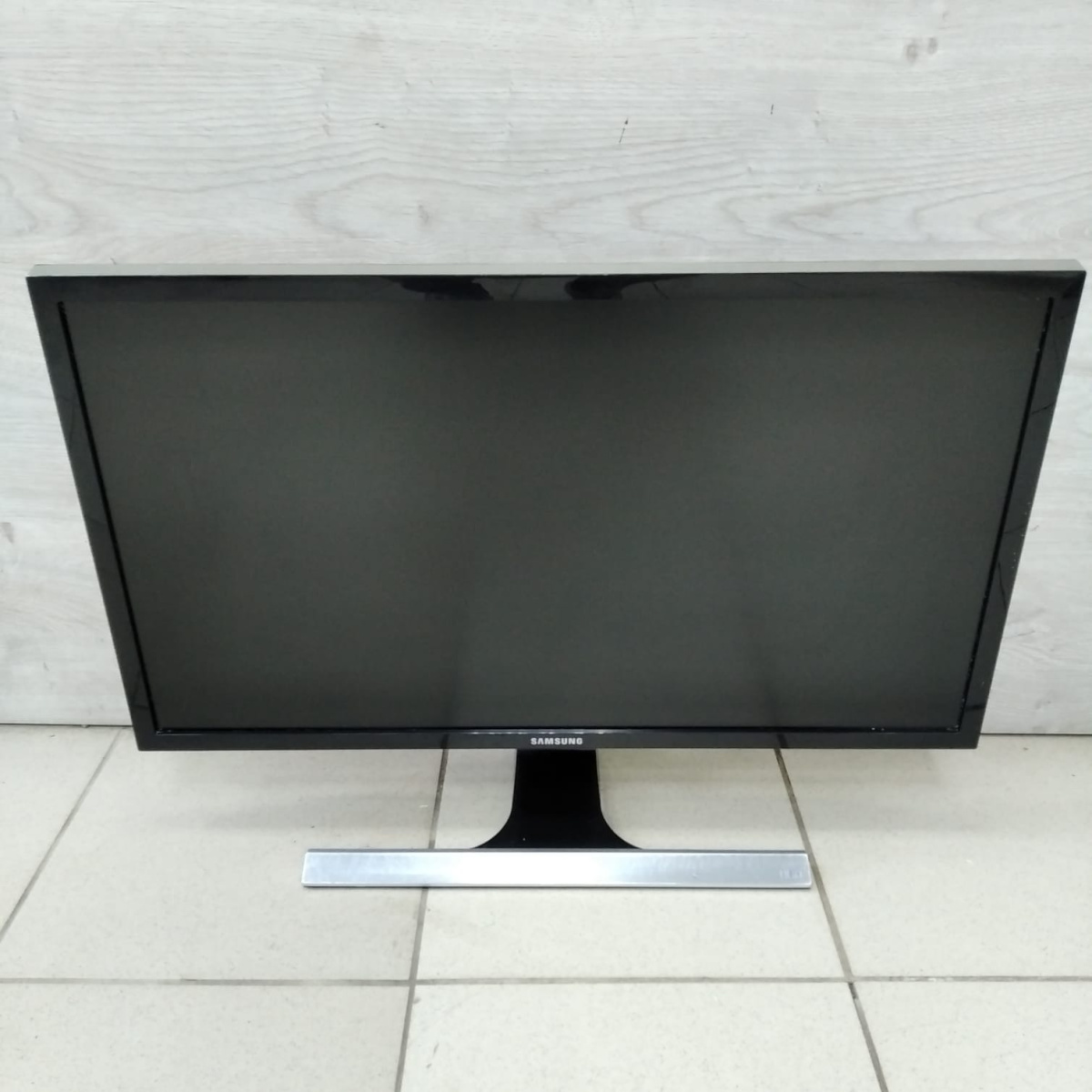 Монитор Samsung U28E590D