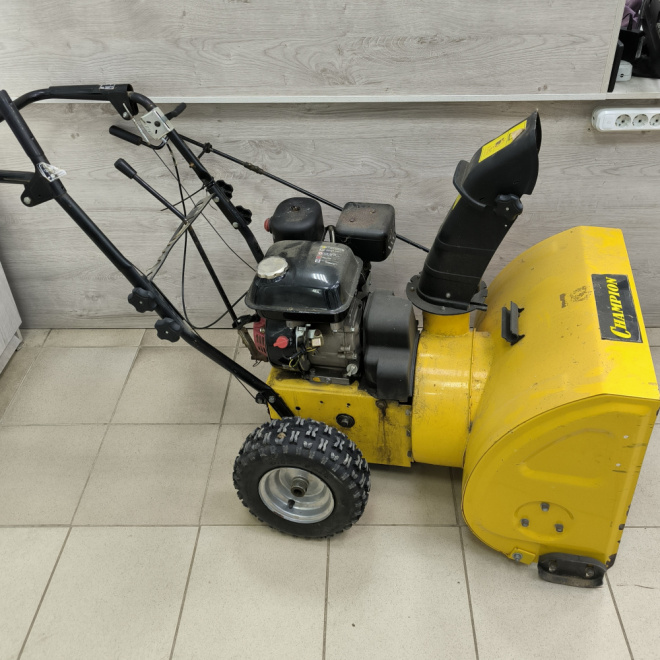 Снегоуборщик бензиновый Champion