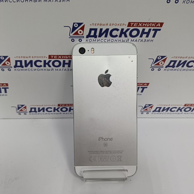 Смартфон Apple iPhone SE 16 ГБ б/у